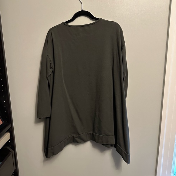 Tunic sweater! Khaki with  fine corduroy pockets. Great for Fall! M/L - Picture 4 of 4